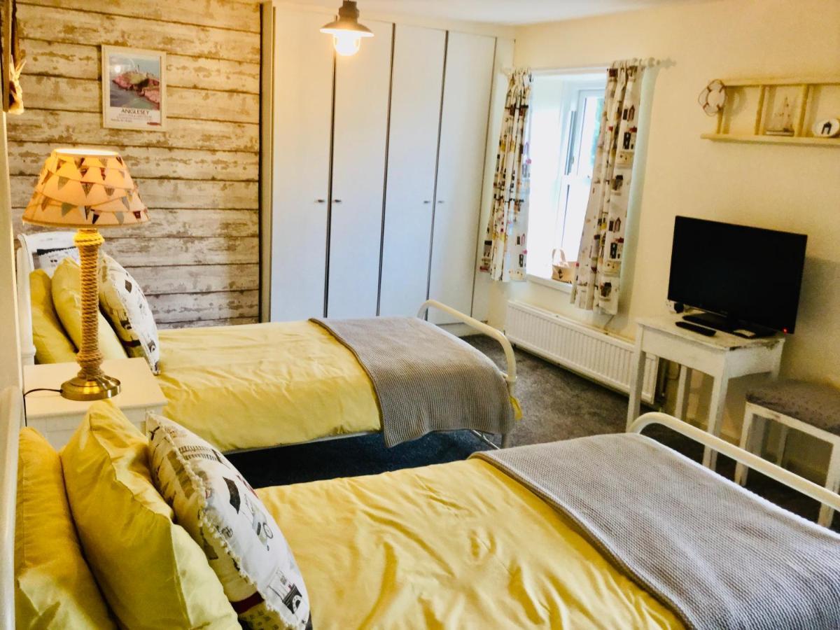 Charming 2 Bed House Near Rhoscolyn Discounts For Villa Holyhead Buitenkant foto